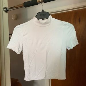 ARITZIA BABATON white, cropped turtleneck.